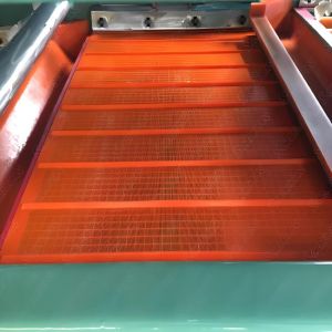 Replacement Derrick Polyweb Urethane Screen Mat Working on site